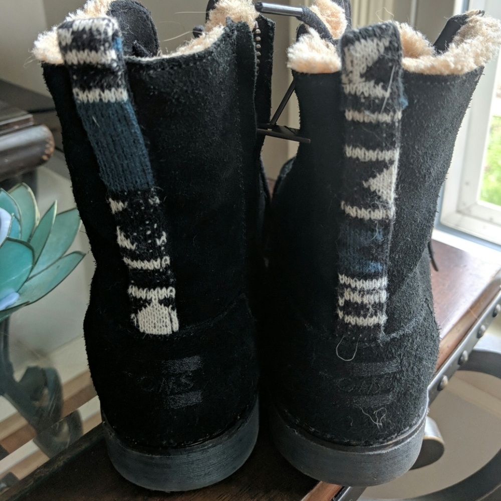 Toms black lace up aztec boots - Picture 2 of 3